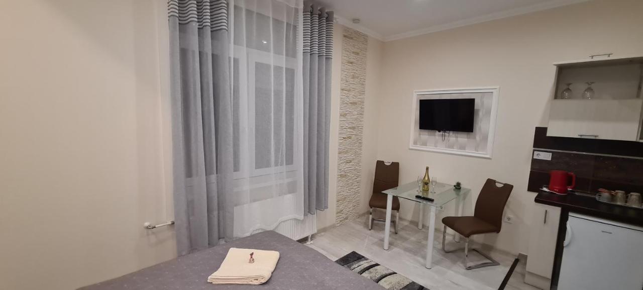 Rózsa Apartmanház Szeged Exterior foto