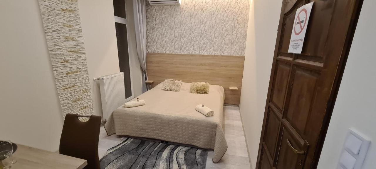 Rózsa Apartmanház Szeged Exterior foto