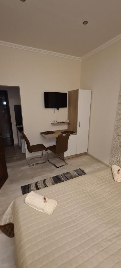 Rózsa Apartmanház Szeged Exterior foto