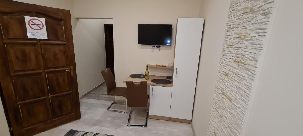 Rózsa Apartmanház Szeged Exterior foto