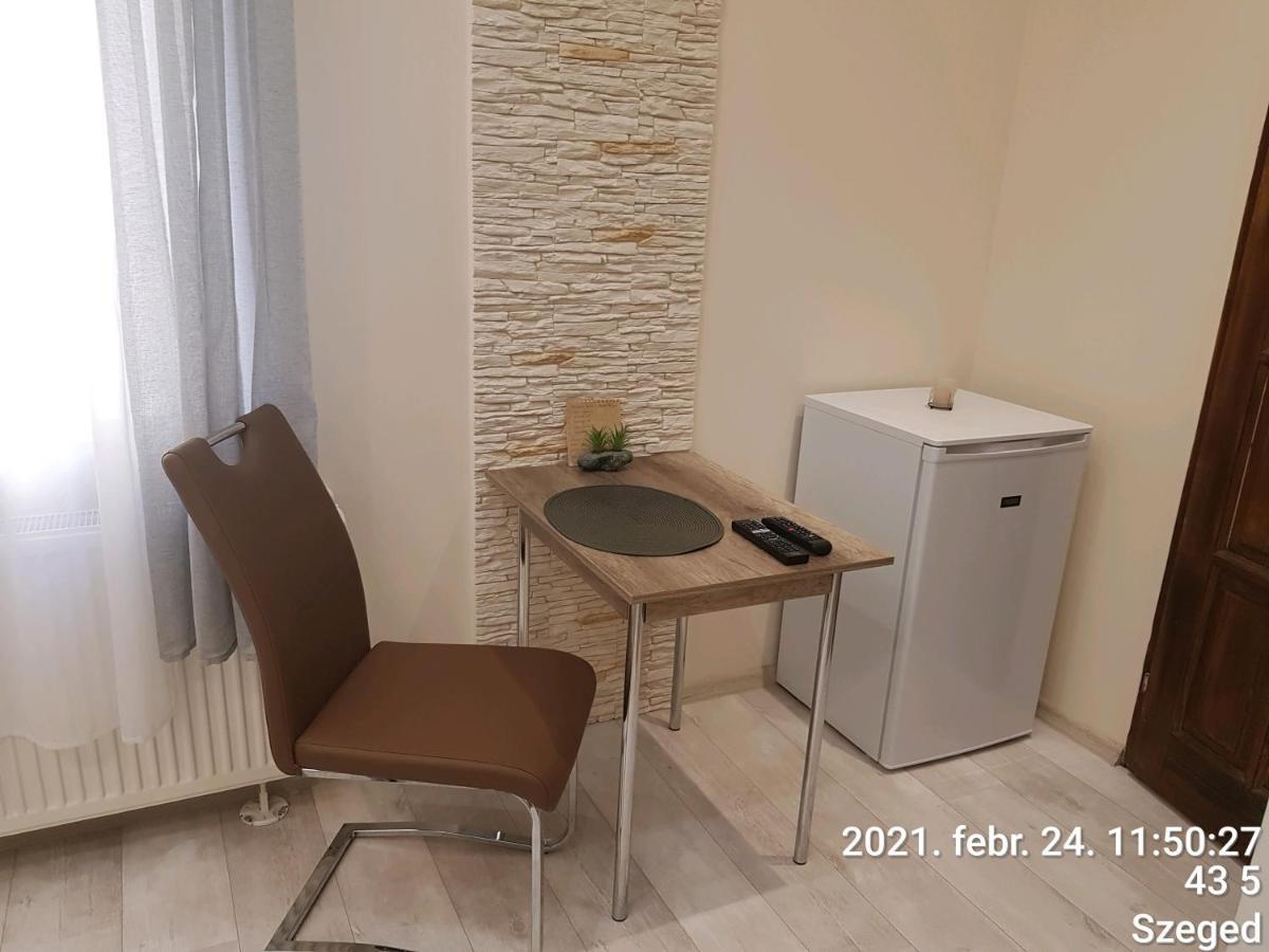 Rózsa Apartmanház Szeged Exterior foto