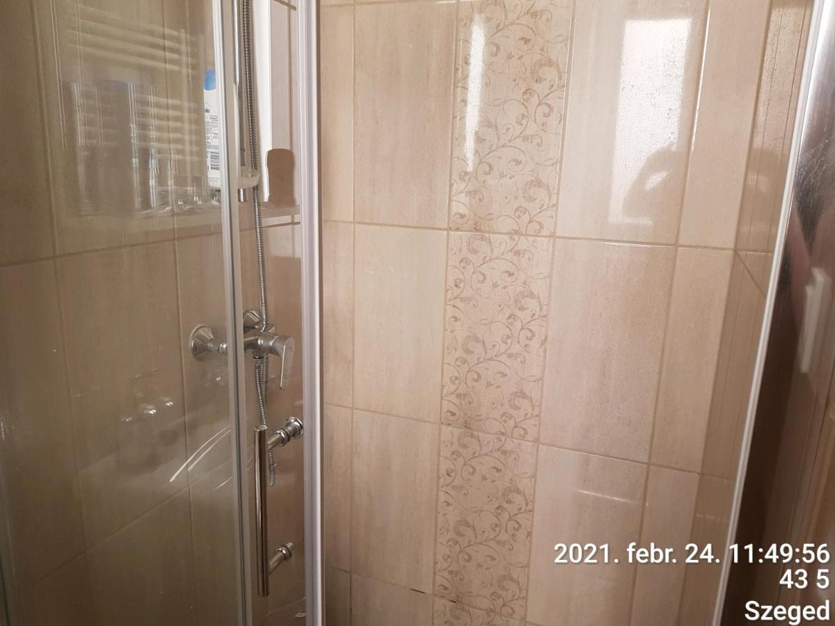 Rózsa Apartmanház Szeged Exterior foto